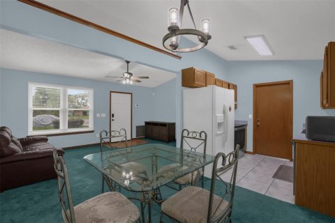 House in Deltona, Florida 2 bedrooms, 115.76 sq.m. № 2196918 - photo 11