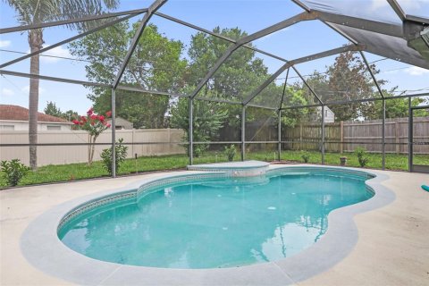 House in Deltona, Florida 2 bedrooms, 115.76 sq.m. № 2196918 - photo 2