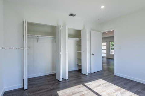 Casa en alquiler en Miami, Florida, 3 dormitorios, 149.11 m2 № 1770574 - foto 5