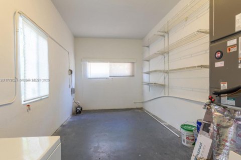 Casa en alquiler en Miami, Florida, 3 dormitorios, 149.11 m2 № 1770574 - foto 17