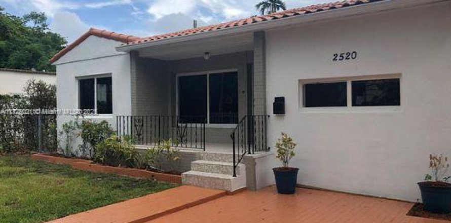 Casa en Miami, Florida 3 dormitorios, 149.11 m2 № 1770574