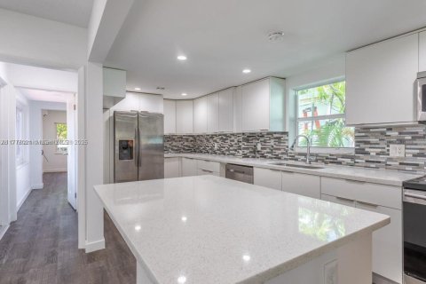 Casa en alquiler en Miami, Florida, 3 dormitorios, 149.11 m2 № 1770574 - foto 8