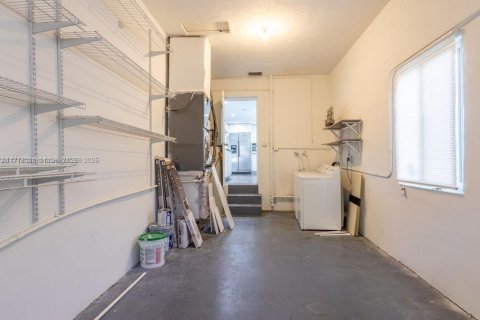 Casa en alquiler en Miami, Florida, 3 dormitorios, 149.11 m2 № 1770574 - foto 18