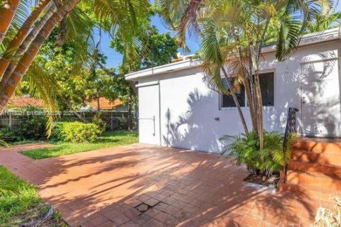 Casa en alquiler en Miami, Florida, 3 dormitorios, 149.11 m2 № 1770574 - foto 20