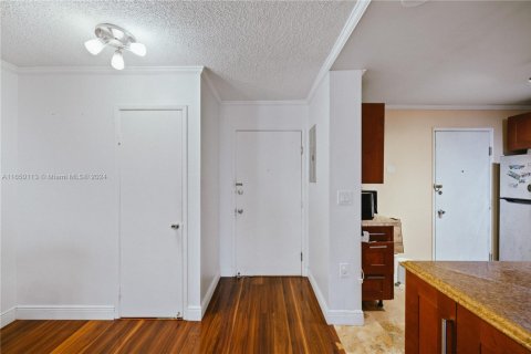 Condo in North Miami Beach, Florida, 1 bedroom  № 1860024 - photo 4