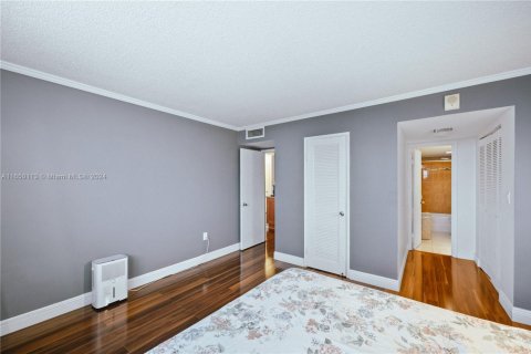 Condo in North Miami Beach, Florida, 1 bedroom  № 1860024 - photo 10