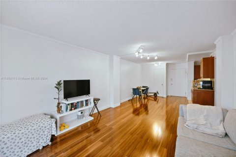 Condo in North Miami Beach, Florida, 1 bedroom  № 1860024 - photo 16