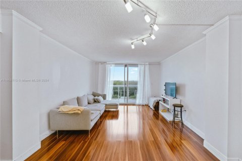 Condo in North Miami Beach, Florida, 1 bedroom  № 1860024 - photo 14