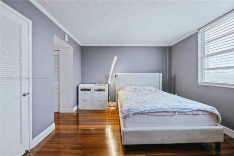 Condo in North Miami Beach, Florida, 1 bedroom  № 1860024 - photo 9