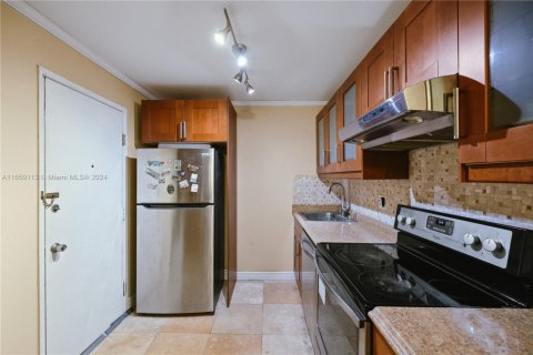 Condo in North Miami Beach, Florida, 1 bedroom  № 1860024 - photo 7