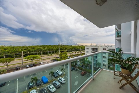 Condo in North Miami Beach, Florida, 1 bedroom  № 1860024 - photo 17