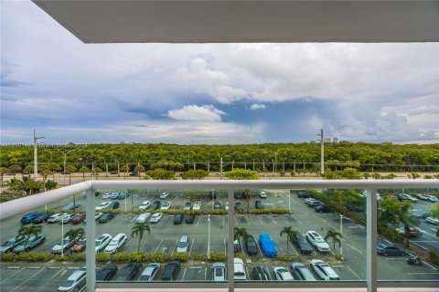 Condo in North Miami Beach, Florida, 1 bedroom  № 1860024 - photo 19