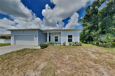 House in Port Charlotte, Florida 3 bedrooms, 158.86 sq.m. № 2330367