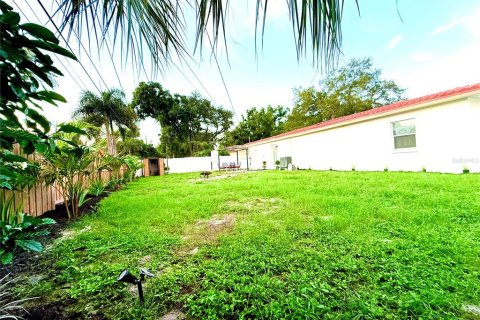 House in Saint Petersburg, Florida 3 bedrooms, 117.99 sq.m. № 2296514 - photo 28