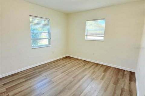 House in Saint Petersburg, Florida 3 bedrooms, 117.99 sq.m. № 2296514 - photo 10