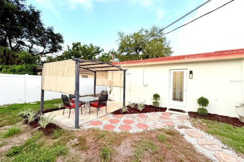 House in Saint Petersburg, Florida 3 bedrooms, 117.99 sq.m. № 2296514 - photo 19