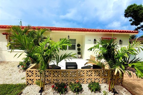 House in Saint Petersburg, Florida 3 bedrooms, 117.99 sq.m. № 2296514 - photo 5