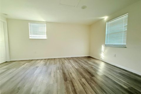 House in Saint Petersburg, Florida 3 bedrooms, 117.99 sq.m. № 2296514 - photo 12