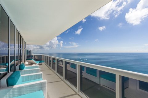 Condo in Hallandale Beach, Florida, 3 bedrooms  № 2053023 - photo 20