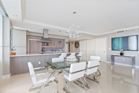 Condo in Hallandale Beach, Florida, 3 bedrooms  № 2053023 - photo 7