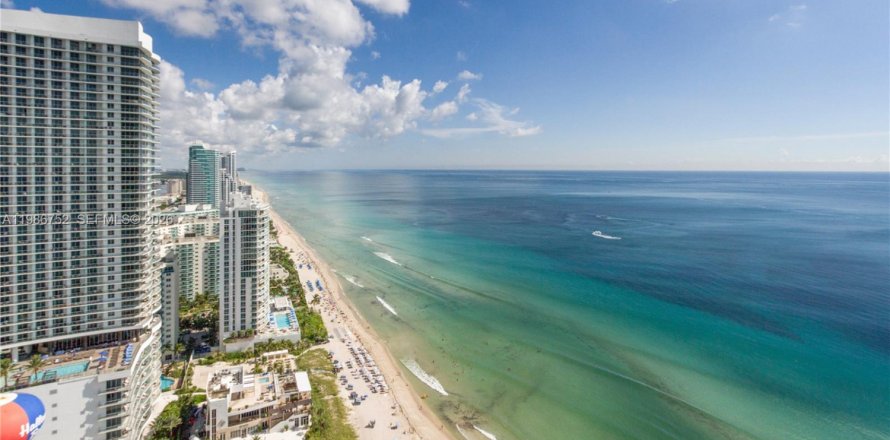 Condo in Hallandale Beach, Florida, 3 bedrooms  № 2053023