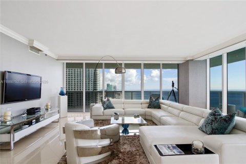 Condo in Hallandale Beach, Florida, 3 bedrooms  № 2053023 - photo 6