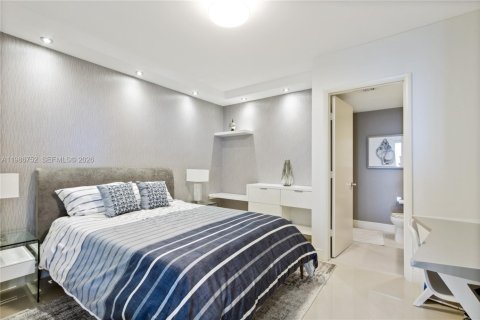 Condo in Hallandale Beach, Florida, 3 bedrooms  № 2053023 - photo 12