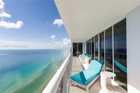 Condo in Hallandale Beach, Florida, 3 bedrooms  № 2053023 - photo 27