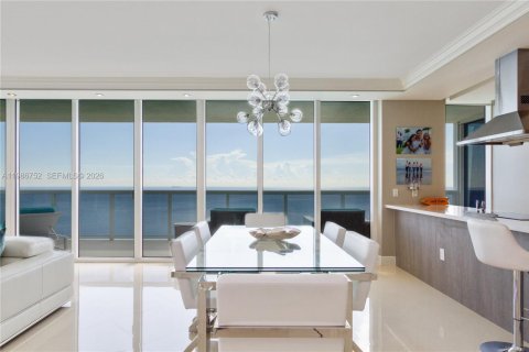 Condo in Hallandale Beach, Florida, 3 bedrooms  № 2053023 - photo 8