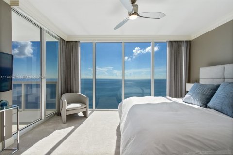 Condo in Hallandale Beach, Florida, 3 bedrooms  № 2053023 - photo 14