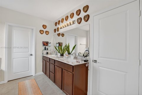 Купить виллу или дом в Хомстед, Флорида 5 спален, 273.5м2, № 2029973 - фото 24