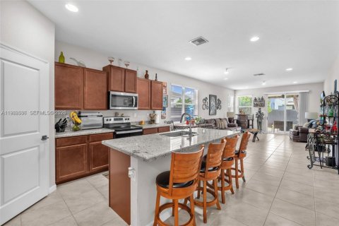 House in Homestead, Florida 5 bedrooms, 273.5 sq.m. № 2029973 - photo 8