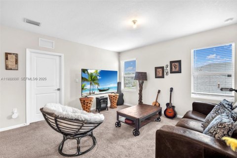 House in Homestead, Florida 5 bedrooms, 273.5 sq.m. № 2029973 - photo 11