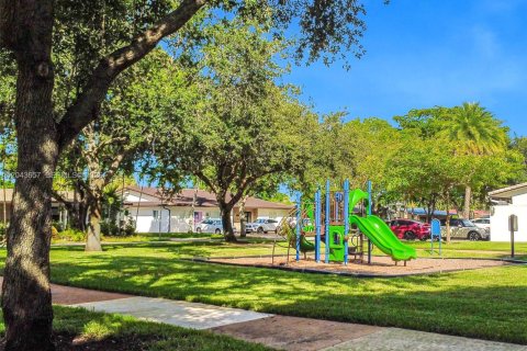 House in Miami Lakes, Florida 3 bedrooms, 150.69 sq.m. № 2182029 - photo 19