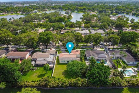 House in Miami Lakes, Florida 3 bedrooms, 150.69 sq.m. № 2182029 - photo 18