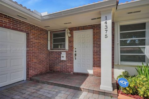 House in Miami Lakes, Florida 3 bedrooms, 150.69 sq.m. № 2182029 - photo 20