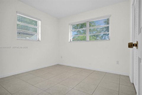 House in Miami Lakes, Florida 3 bedrooms, 150.69 sq.m. № 2182029 - photo 12