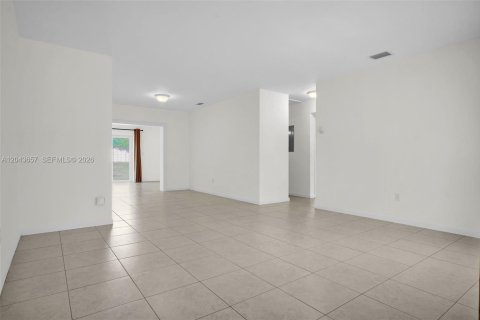 House in Miami Lakes, Florida 3 bedrooms, 150.69 sq.m. № 2182029 - photo 22