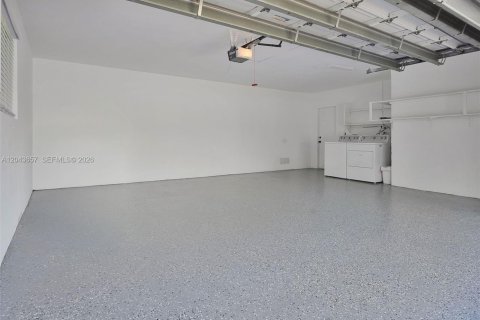 House in Miami Lakes, Florida 3 bedrooms, 150.69 sq.m. № 2182029 - photo 15