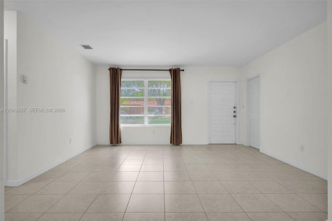House in Miami Lakes, Florida 3 bedrooms, 150.69 sq.m. № 2182029 - photo 23
