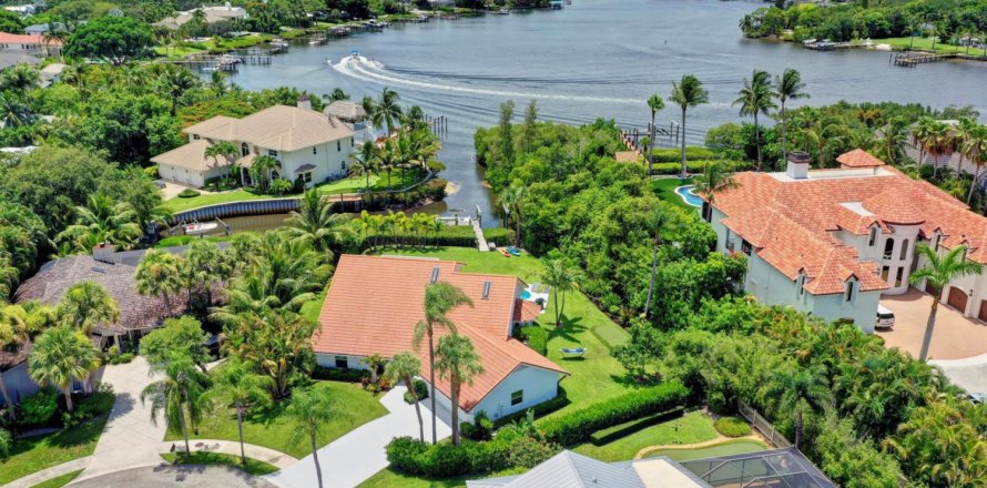 Villa ou maison à Tequesta, Floride 4 chambres, 291.81 m2 № 1121323