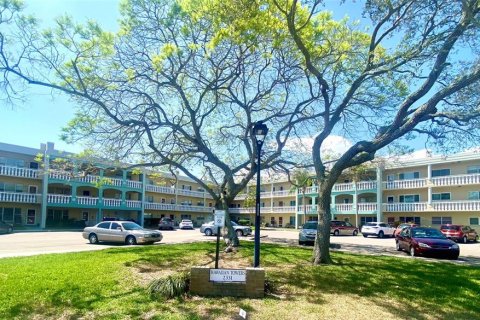 Copropriété à vendre à Clearwater, Floride: 1 chambre, 76.64 m2 № 2157082 - photo 2