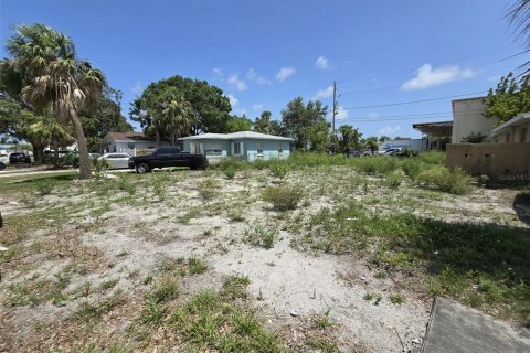 Terreno en venta en Saint Petersburg, Florida № 1778534 - foto 1