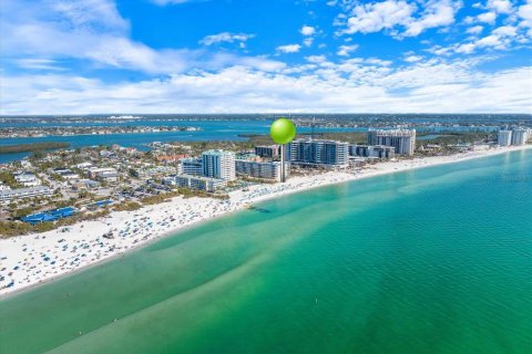 Condominio en alquiler en Sarasota, Florida, 2 dormitorios, 125.42 m2 № 1512467 - foto 1