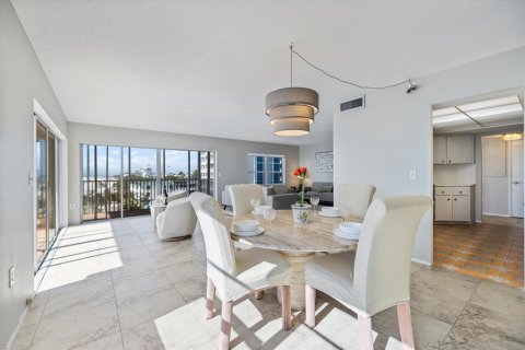 Condominio en alquiler en Sarasota, Florida, 2 dormitorios, 125.42 m2 № 1512467 - foto 13