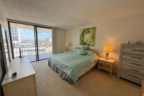 Condo in Saint Petersburg, Florida, 1 bedroom № 2205840 - photo 15