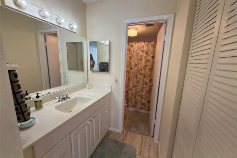 Condo in Saint Petersburg, Florida, 1 bedroom № 2205840 - photo 19
