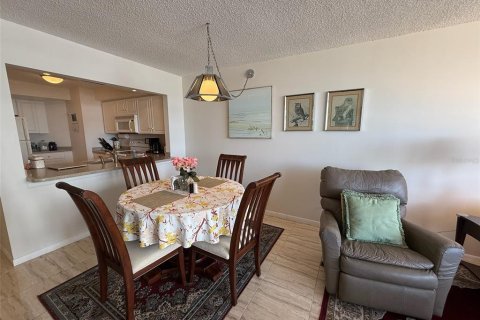 Condo in Saint Petersburg, Florida, 1 bedroom № 2205840 - photo 6