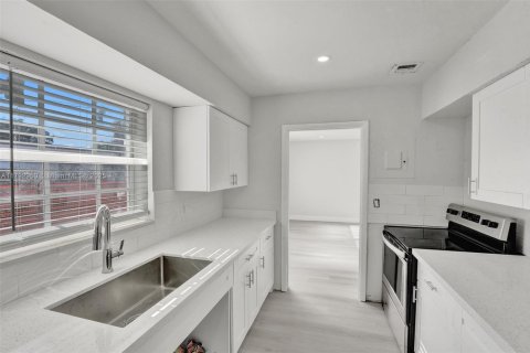 Commercial property in Hollywood, Florida 204.38 sq.m. № 1977941 - photo 7