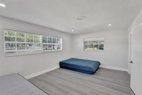 Commercial property in Hollywood, Florida 204.38 sq.m. № 1977941 - photo 14